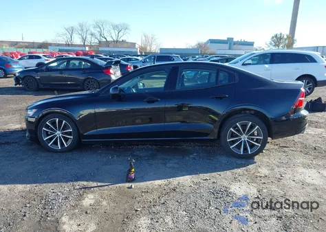 2021 Volvo S60 T5 Momentum из США, поврежденный, VIN 7JR102FK3MG095841